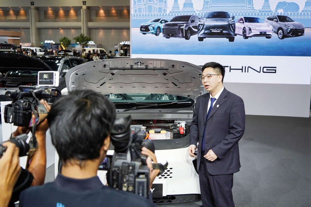 东风风行携FRIDAY与星海V9亮相曼谷车展