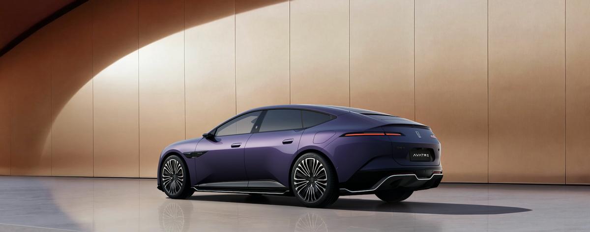 新阿维塔12开启预售，提供纯电/增程双动力，预售价29.99万元起