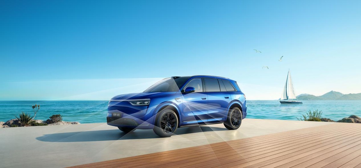 家装进车里，把安心带上路！问界M8纯电版重新定义家庭出行