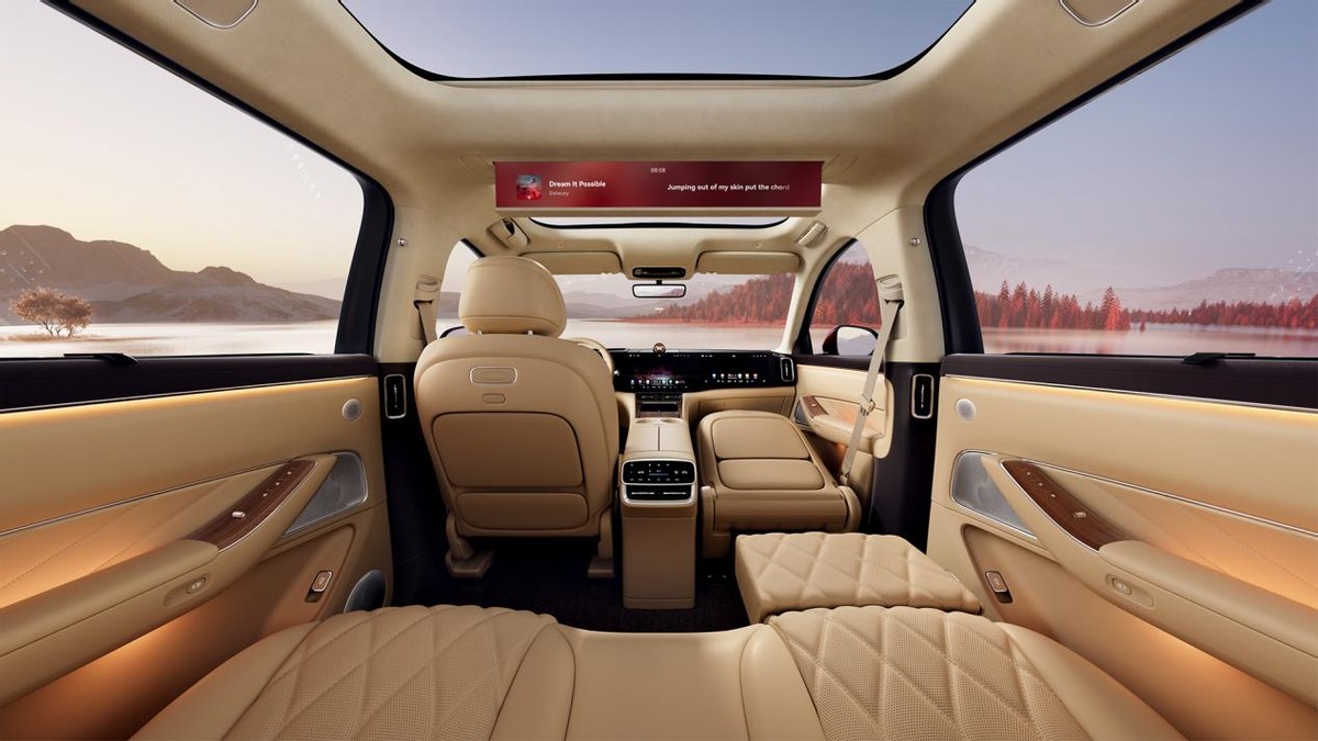 家装进车里，把安心带上路！问界M8纯电版重新定义家庭出行