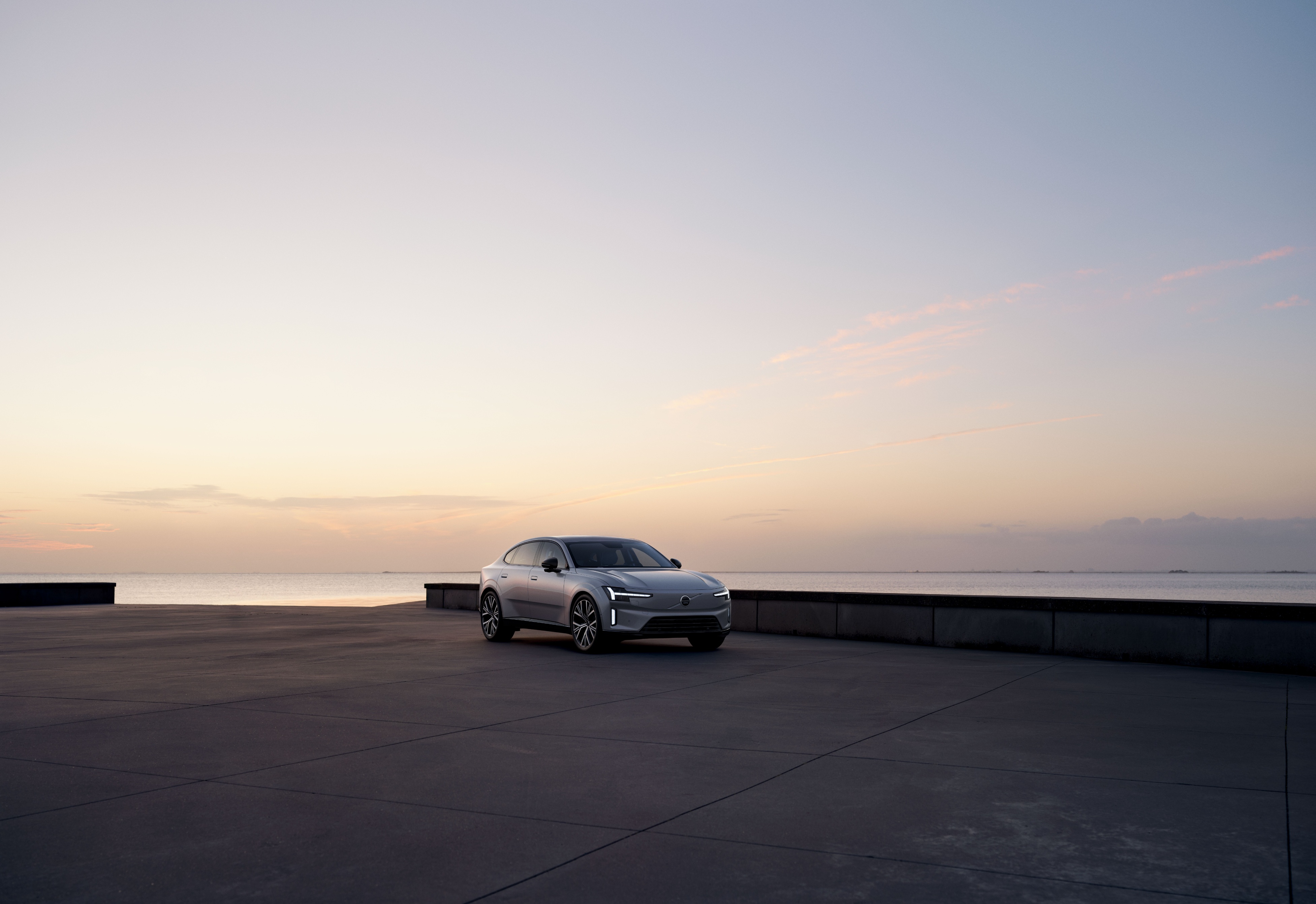 沃尔沃全新纯电轿车ES90和EX90开启预售