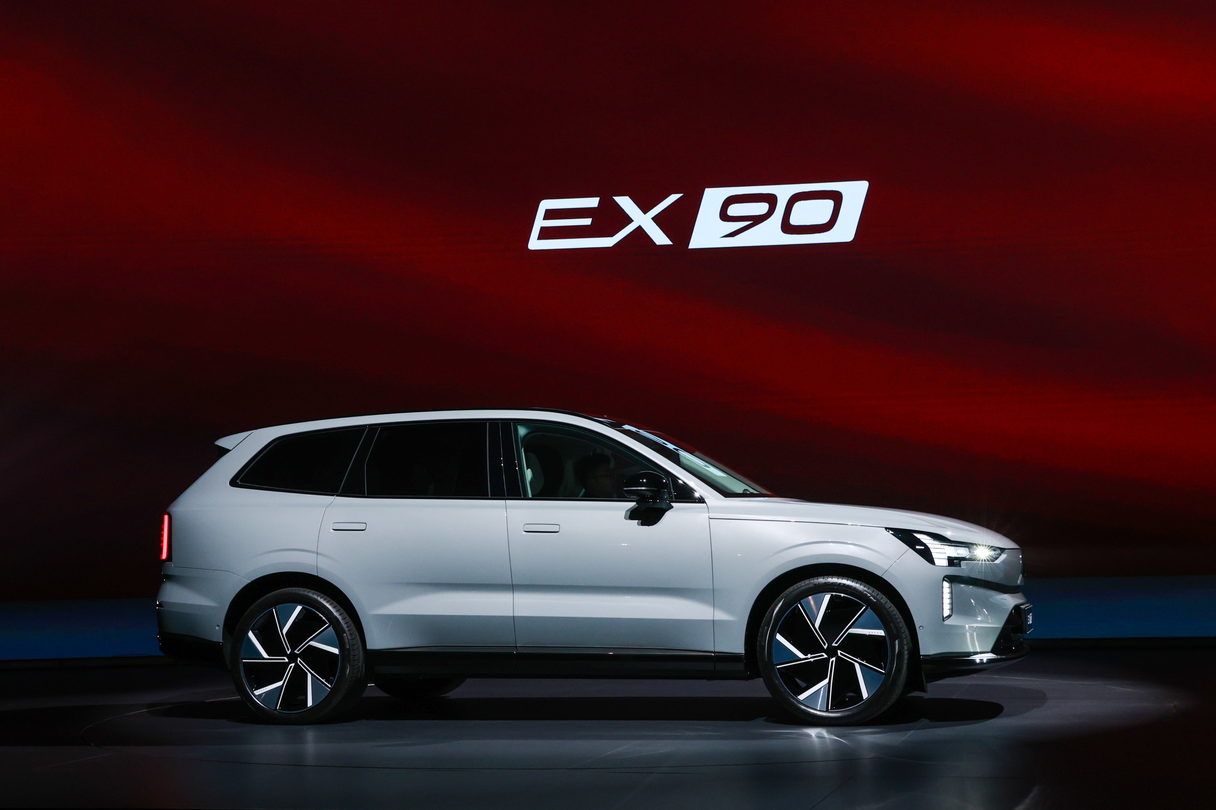 沃尔沃全新纯电轿车ES90和EX90开启预售