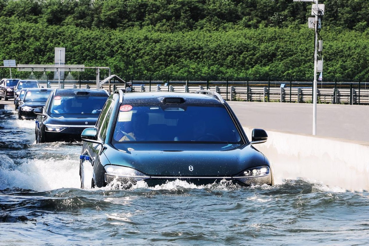 全心全意为用户服务 问界在工厂验收交付仪式圆满落幕