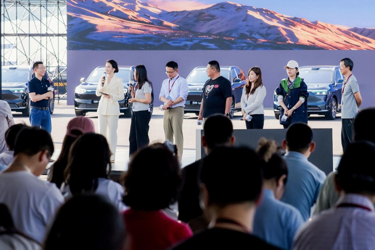 全心全意为用户服务 问界在工厂验收交付仪式圆满落幕