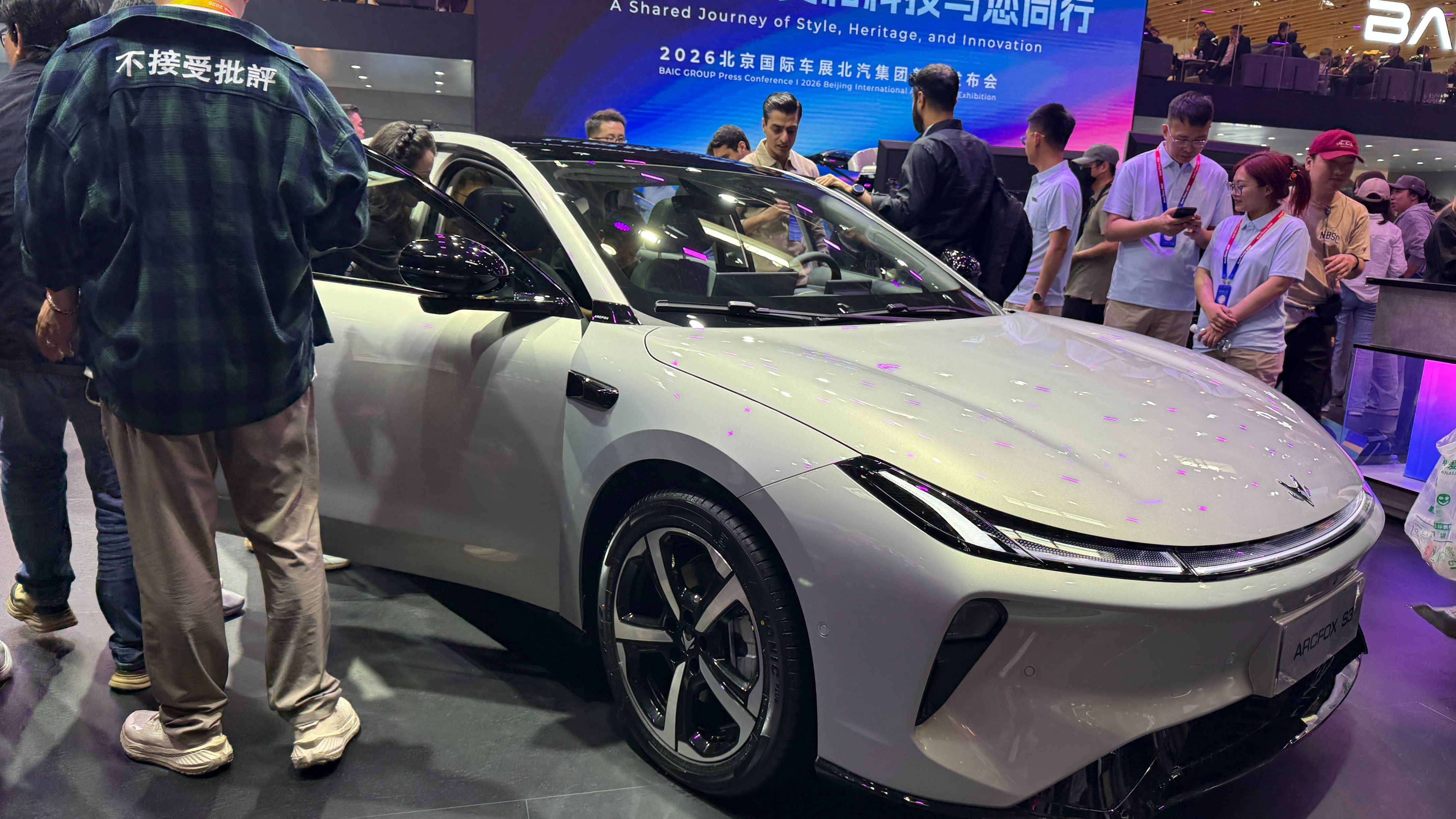 预售价格补贴后6.48万元起！极狐全新轿车 S3在北京车展开启预售