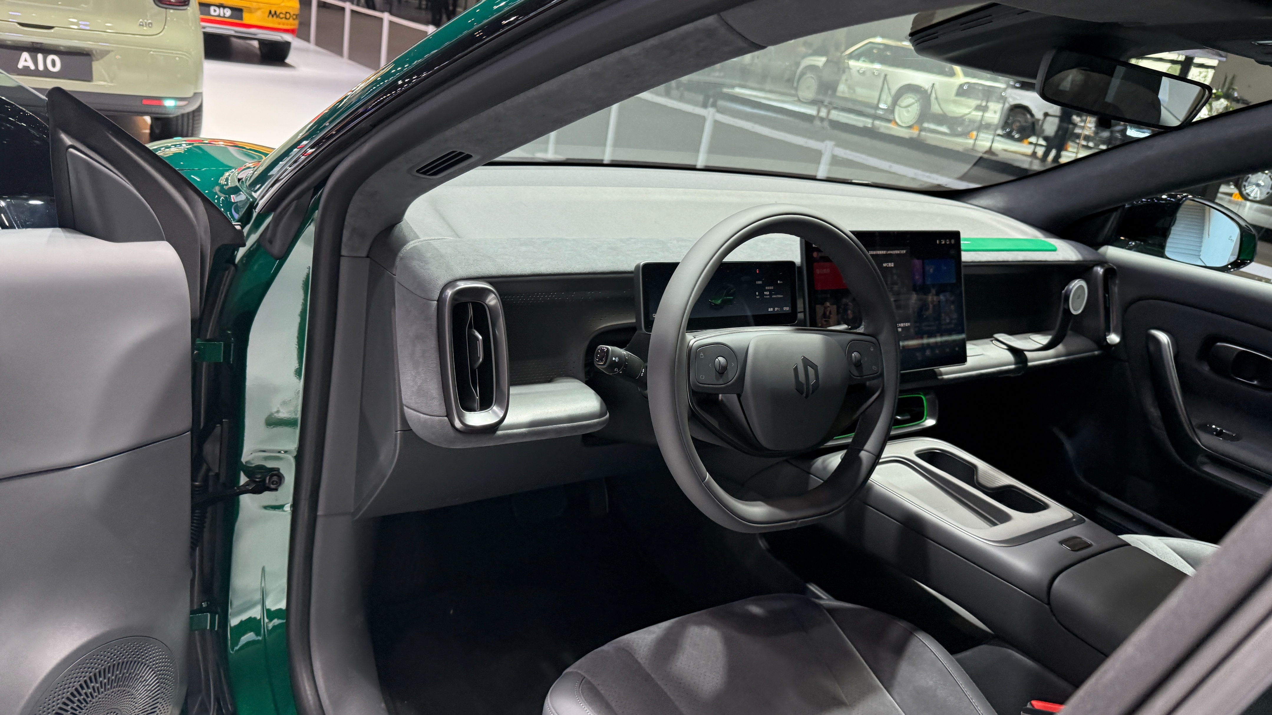 售价为11.88万元起！零跑 Lafa5 Ultra在北京车展正式上市