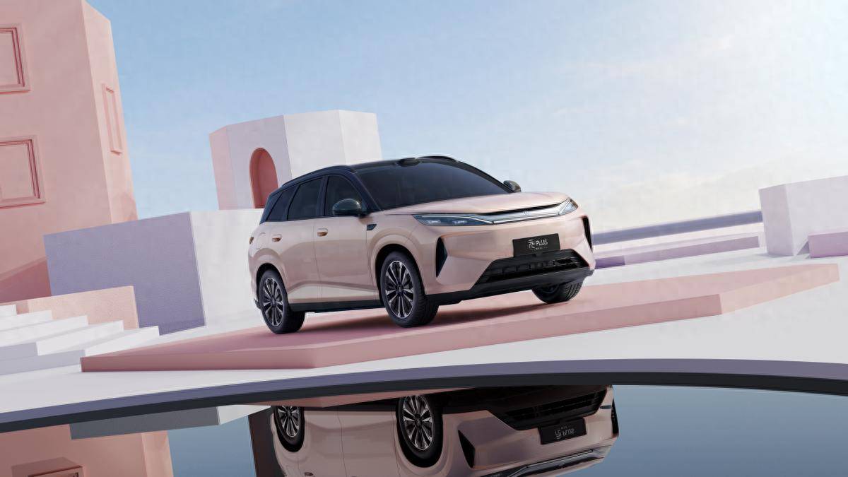 支持闪充技术！比亚迪全新元PLUS在北京车展首发亮相