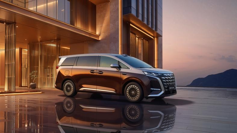 第二代腾势D9带来九大新迭代，上市价35.98万元起