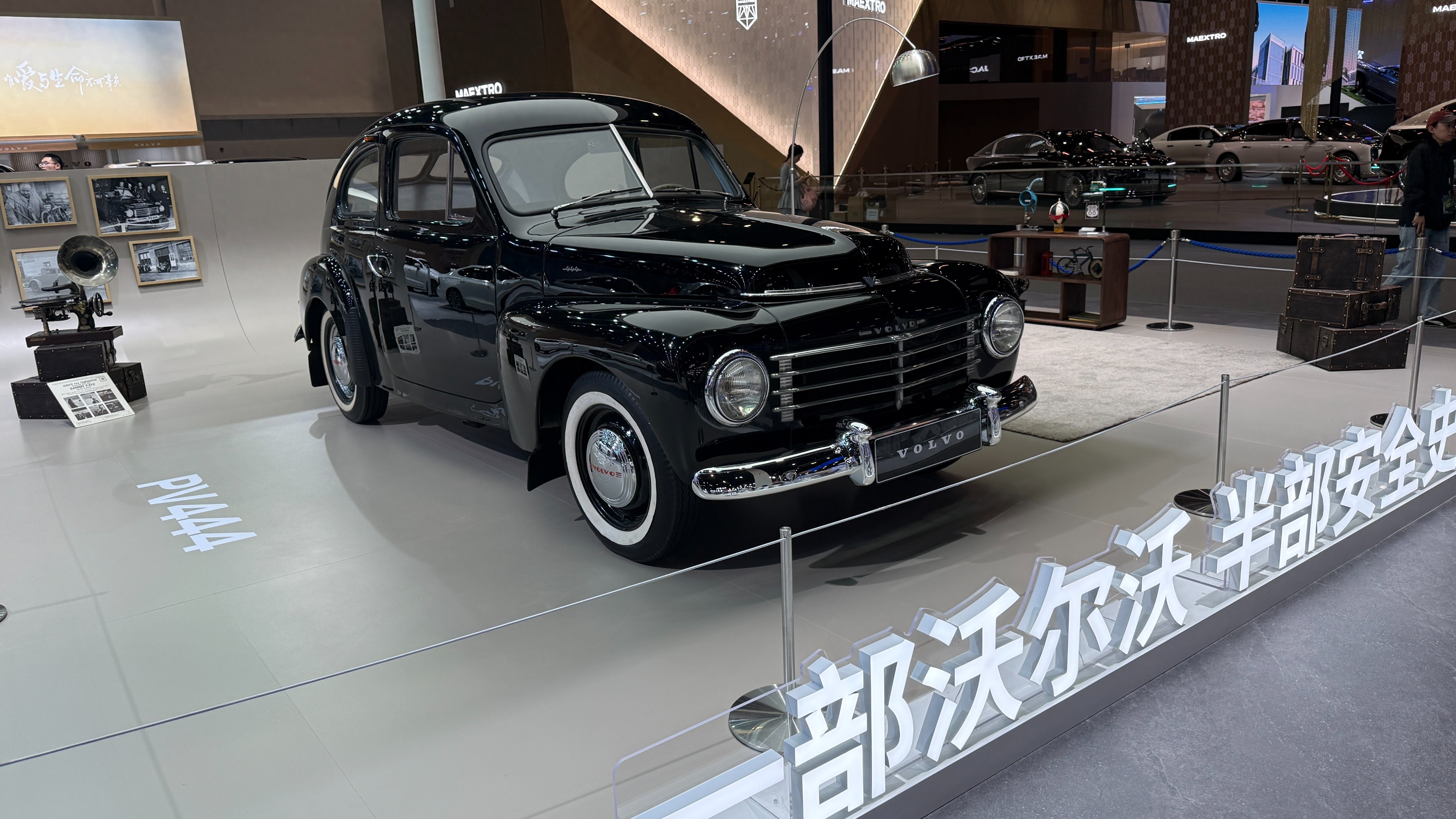 沃尔沃“99周年感恩季”，EM90焕新上市