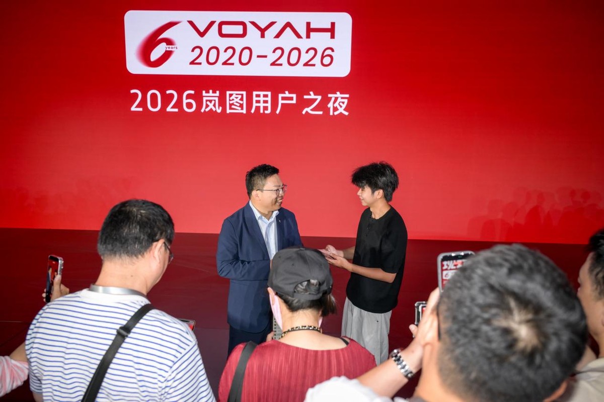 被岚图追光S救回一命后，车主自费飞千里只为当面致谢