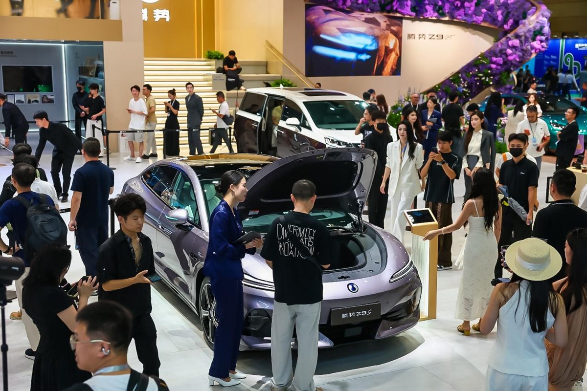预售价31.98万-38.98万元，腾势Z9S展车抵达全国166城334家门店